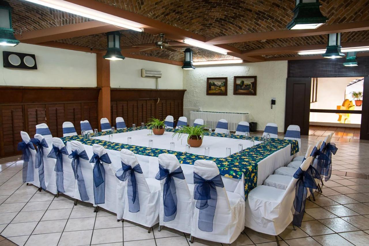 Hotel & Suites Villa Del Sol موروليا المظهر الخارجي الصورة