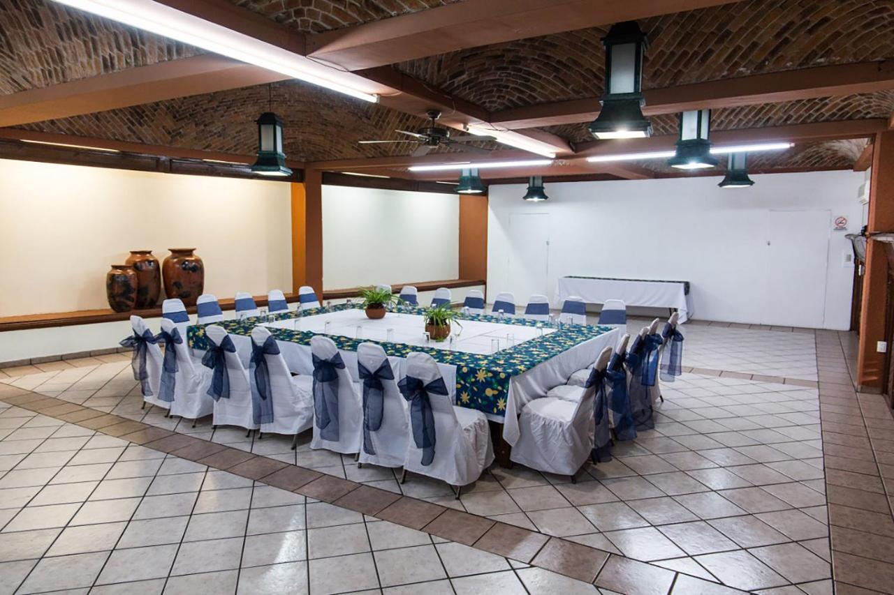 Hotel & Suites Villa Del Sol موروليا المظهر الخارجي الصورة