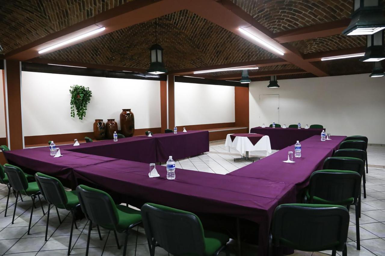 Hotel & Suites Villa Del Sol موروليا المظهر الخارجي الصورة