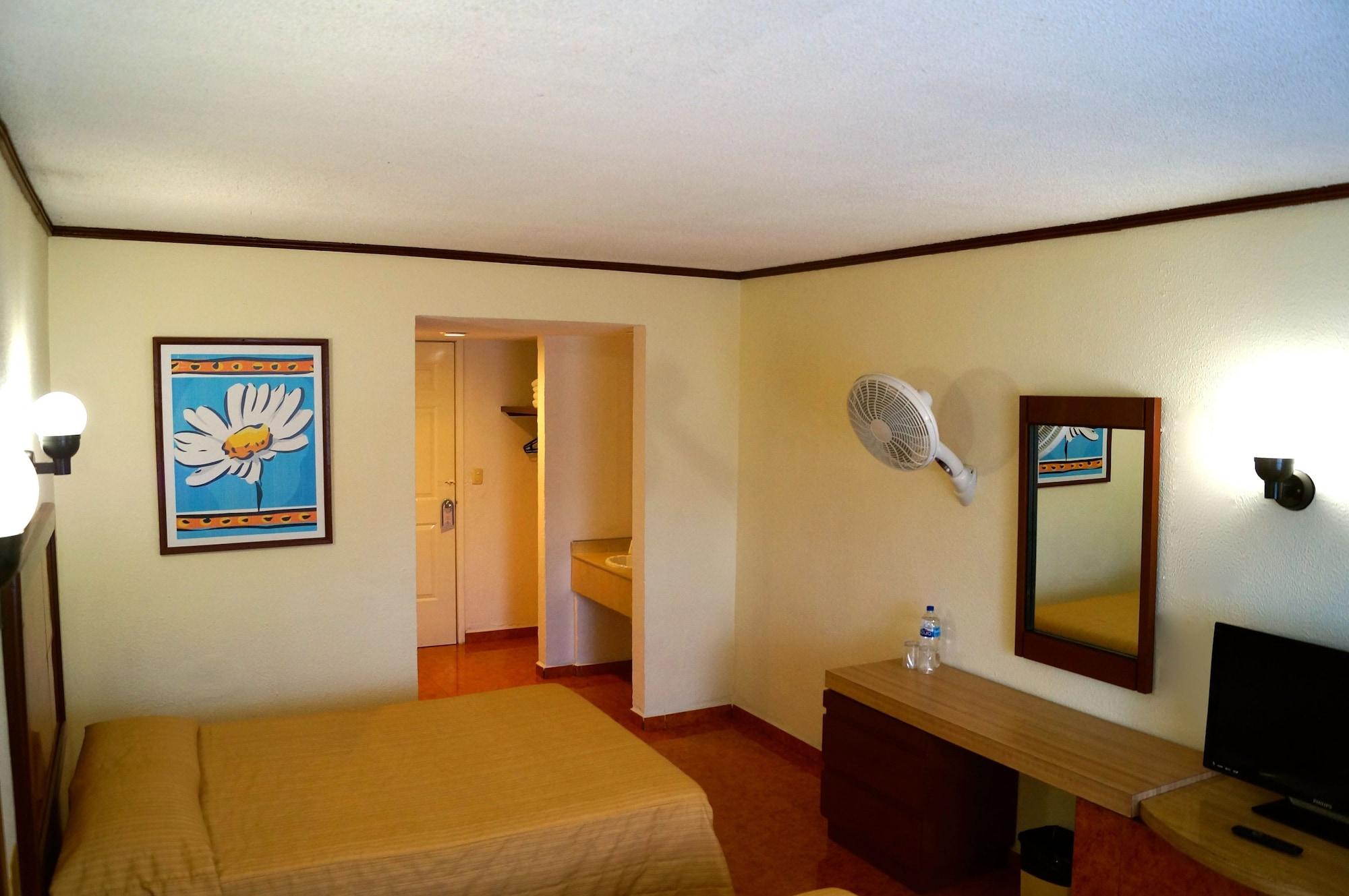 Hotel & Suites Villa Del Sol موروليا المظهر الخارجي الصورة