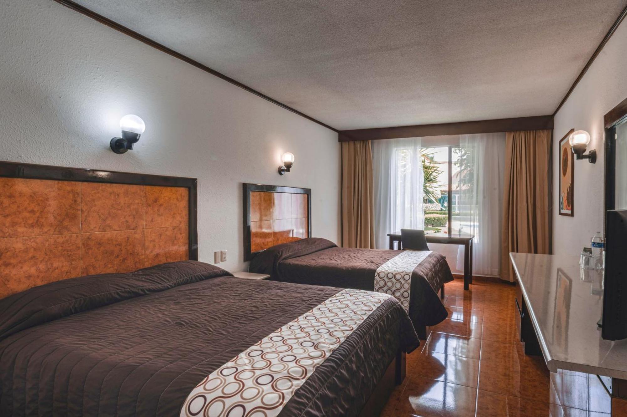 Hotel & Suites Villa Del Sol موروليا المظهر الخارجي الصورة