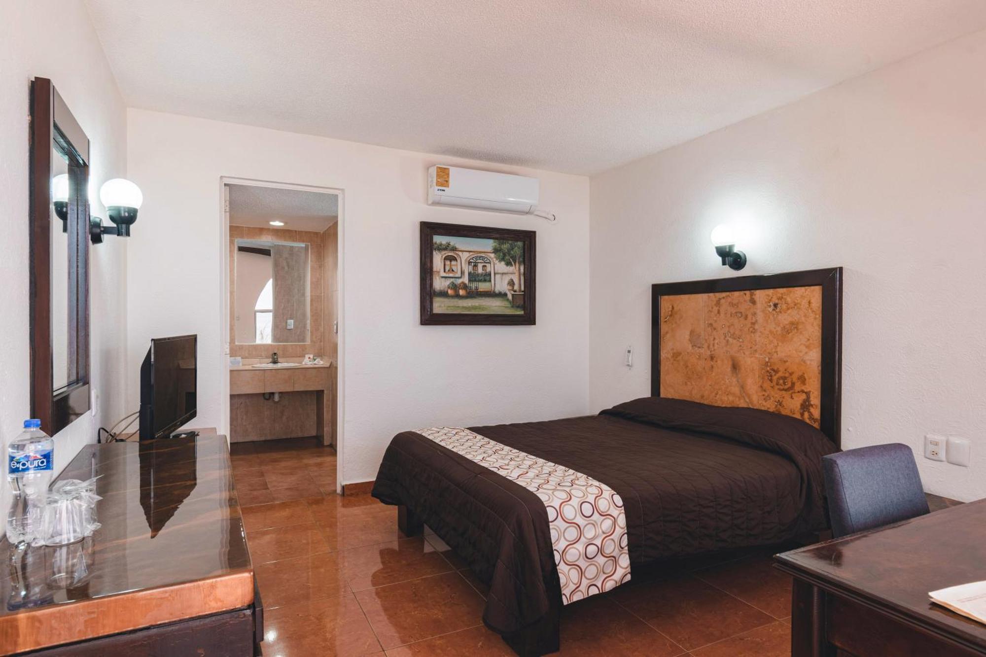 Hotel & Suites Villa Del Sol موروليا المظهر الخارجي الصورة