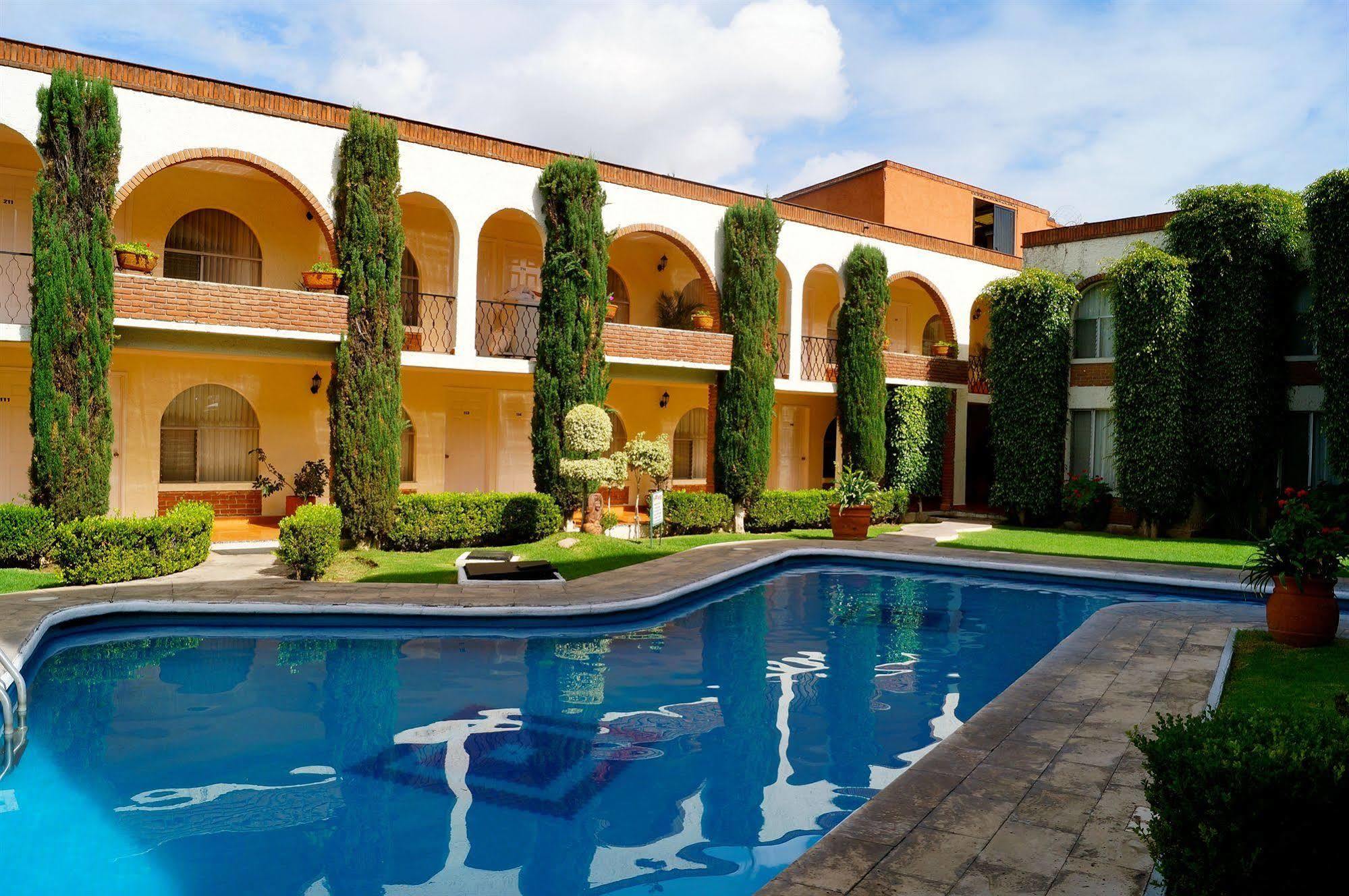 Hotel & Suites Villa Del Sol موروليا المظهر الخارجي الصورة